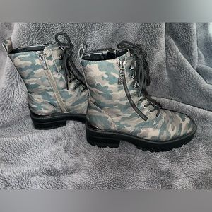 Guess Camo Combat Boots with Black Metal accents - Size 9